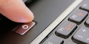 Tắt máy tính bằng nút nguồn